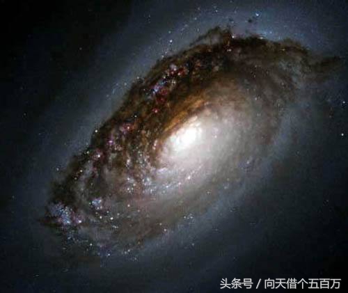 宇宙中那些令人着迷的奇特星系,宇宙中你能用肉眼看到的巨大星系
