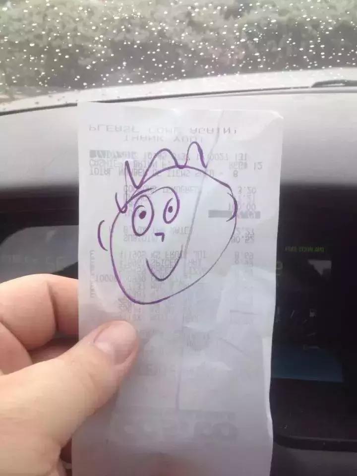 他是一名超市检票员，却依靠神奇画风，给大家带来快乐