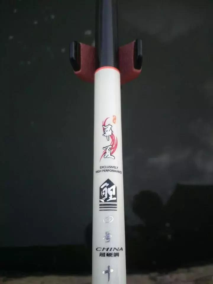 一群老大爷钓鱼,一群大爷岸上钓鱼