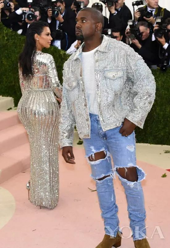 你盲目的对各大潮牌如数家珍，却不知在别人眼里你只是FUCCBOI