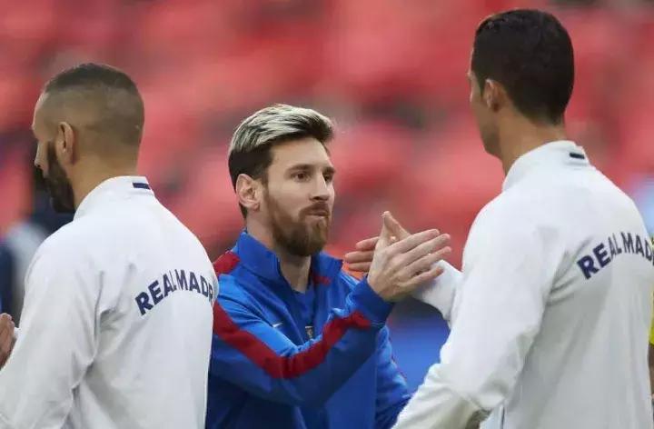 踢足球是需要练的基本功,踢足球的几个优势