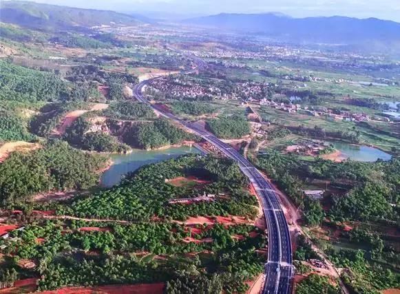 堵在路上别着急,堵在高速上不要慌