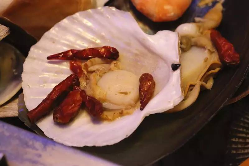 这里可能是唯一能够满足你吃到巨无霸海鲜和偶遇Runningman的地方了！