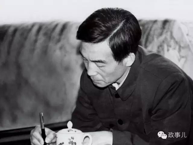 *家宝温**新书细节:反复读《呐喊》,进京做官根本没想到