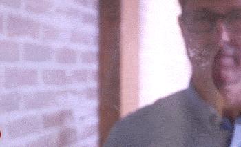 花200块钱买个手机壳有必要吗,手机壳和自拍杆一体的手机壳