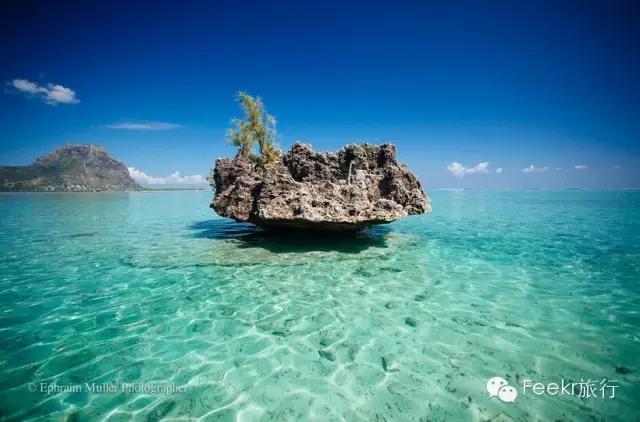 这个与马尔代夫隔海相望的火山岛国，免签人少，还可以玩遍海陆空