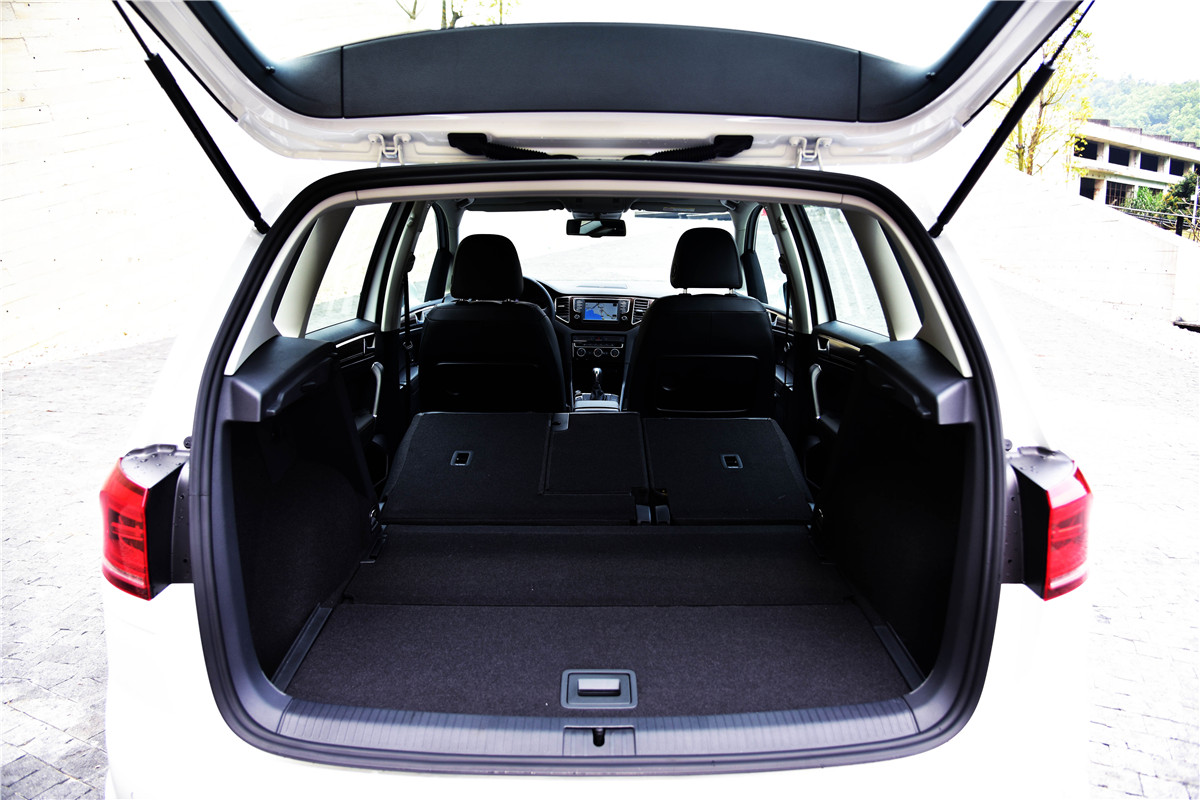 高尔夫嘉旅比高尔夫大多少,高尔夫与高尔夫嘉旅有什么区别