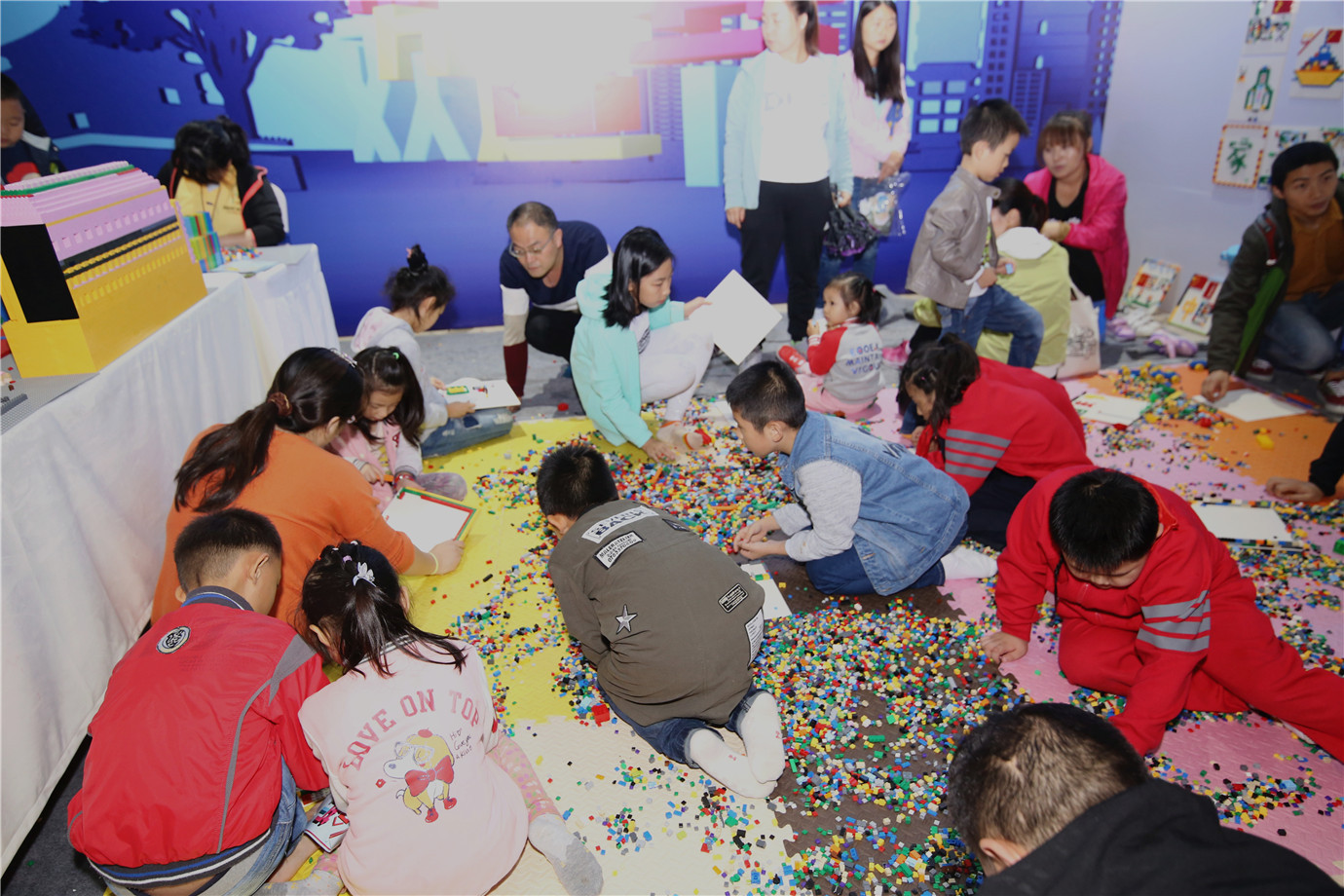 西安这个欢造节结束了熊孩子们还没有玩够