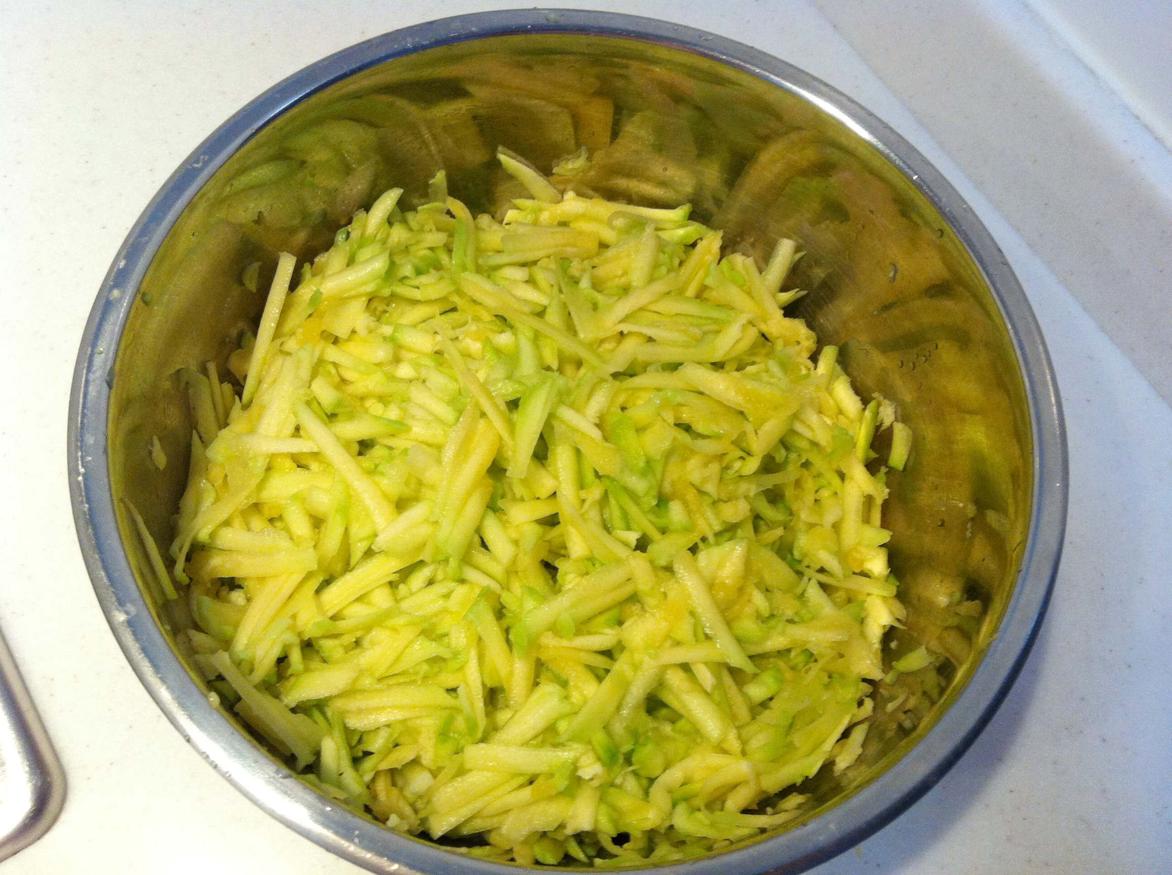 家常不用和面的包子,皮薄馅大的包子不用发面