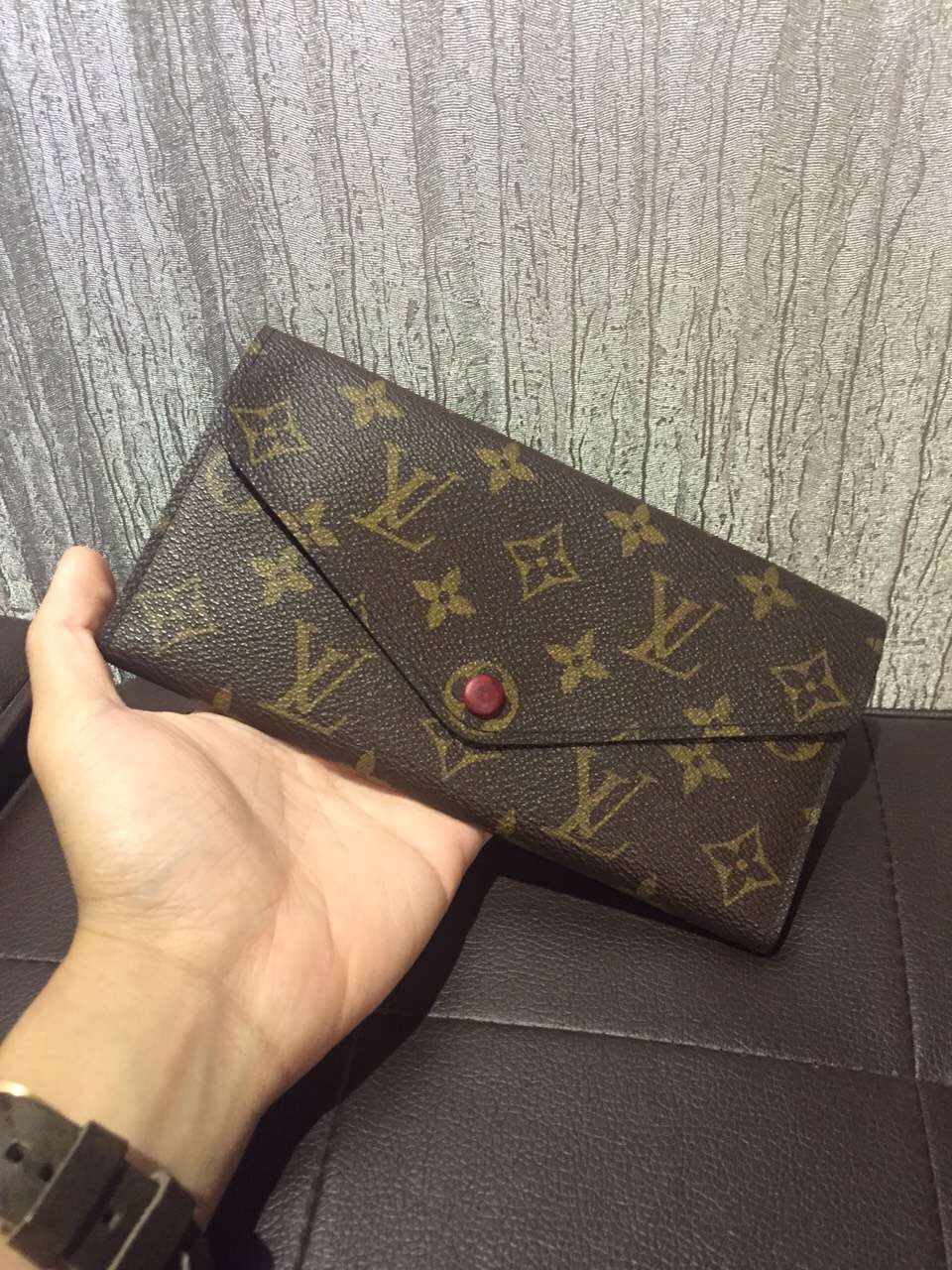 怎么看lv钱包年份,lv鞋子怎么看真假鉴别