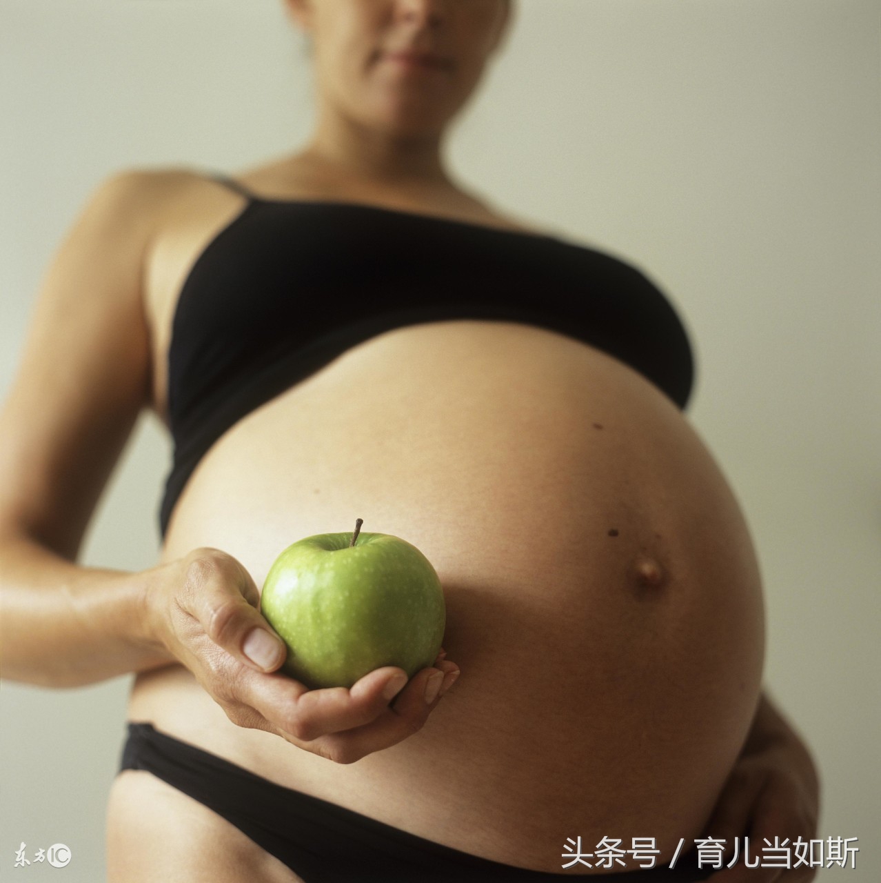 孕期不能做的事会伤害到胎儿,孕期不能说别人缺点吗