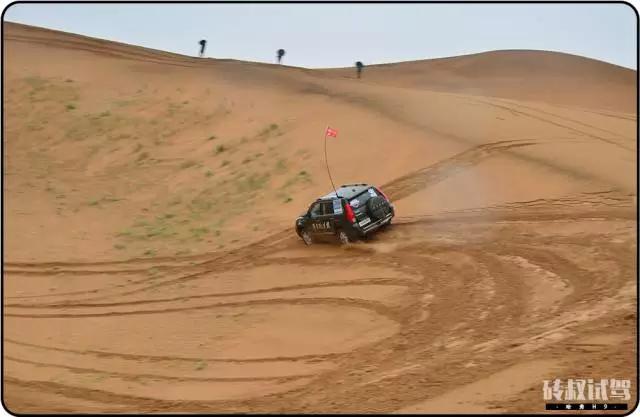 霸道越野测评,2020款3.5霸道沙漠越野视频