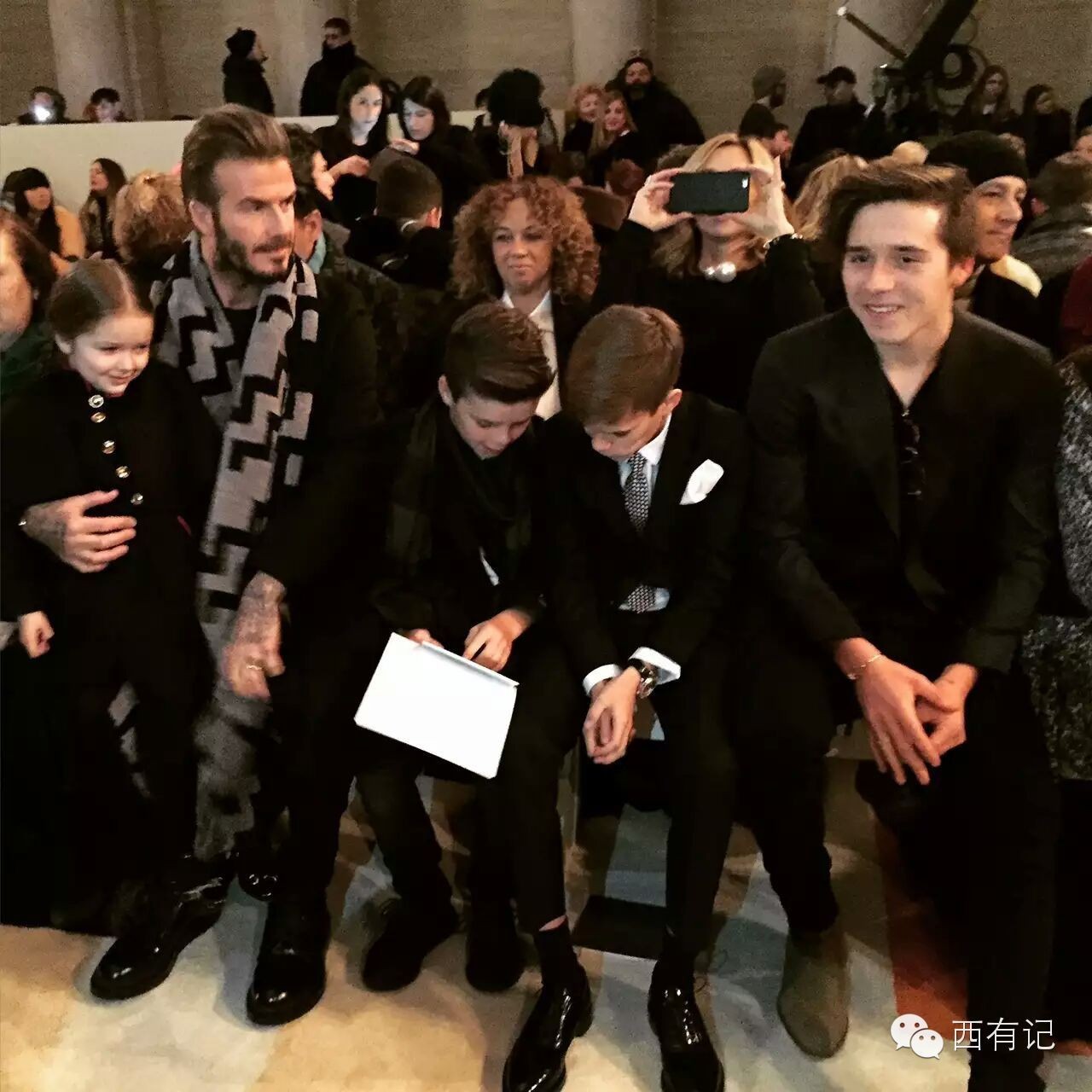 尊严着的虚荣：时尚女编辑的幕后生活