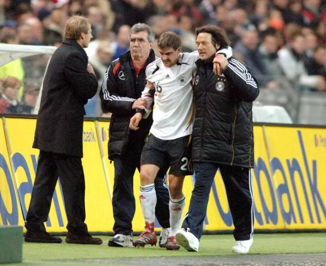 又到纪念张国荣时，而足坛也曾有位被抑郁症毁掉的绝世天才