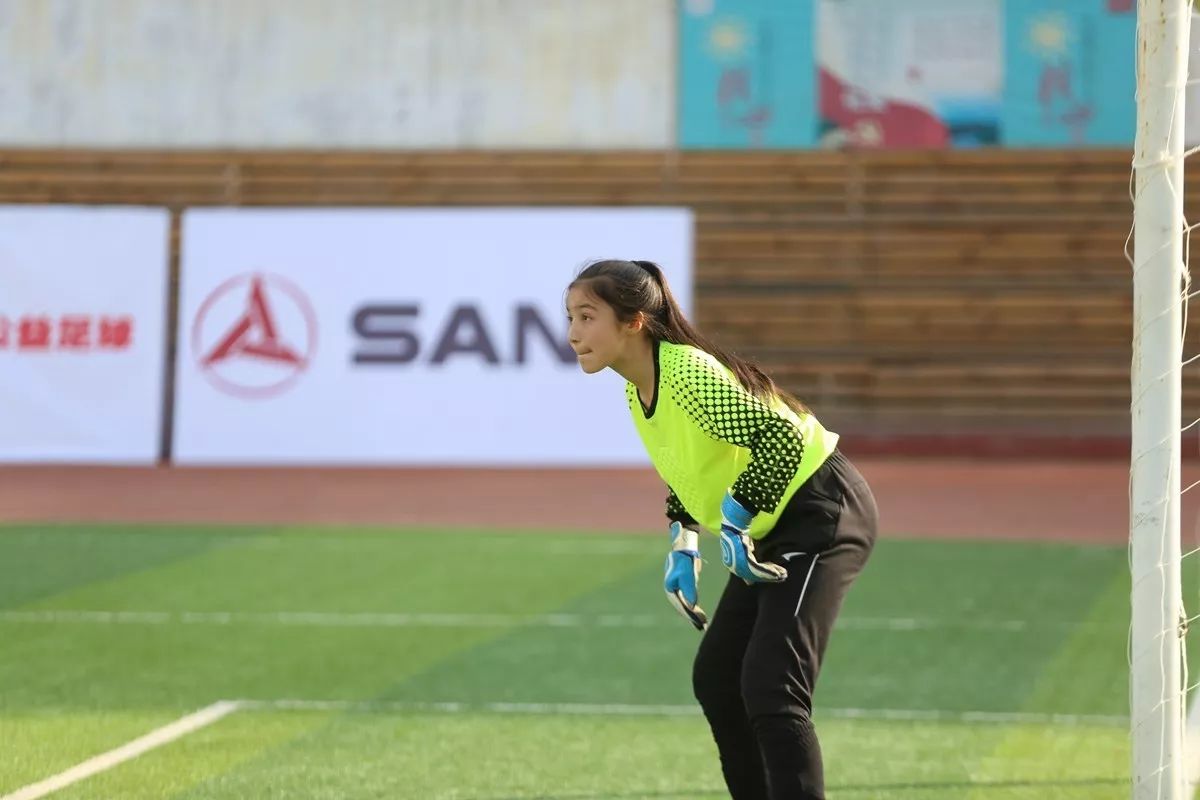 梅西禁区推射制胜门将,12岁的梅西强吗