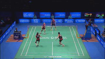 双打可以变换站位吗,双打可以错位接球吗