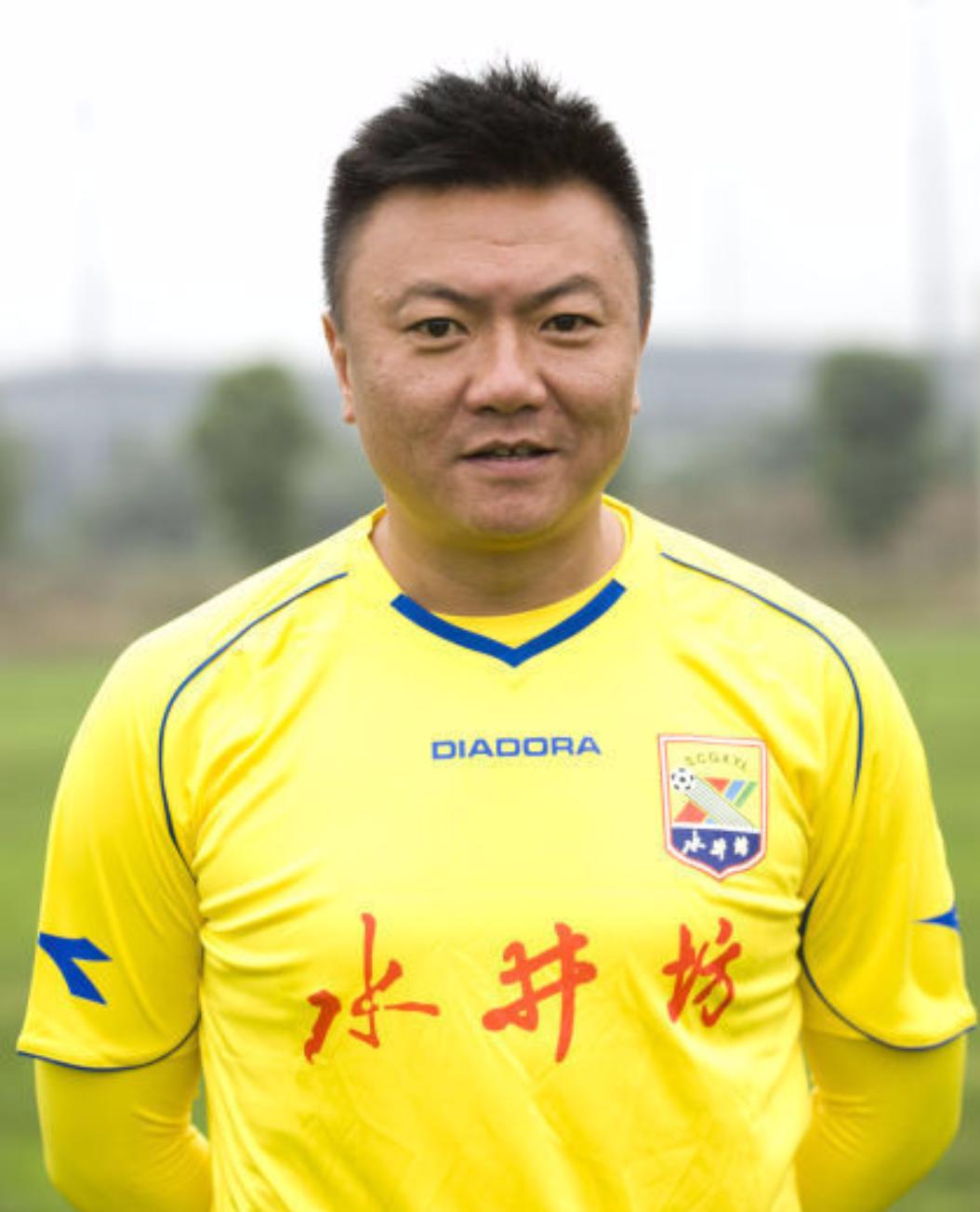 中国足球队97年球员魏群右后卫,足球运动员魏群个人资料