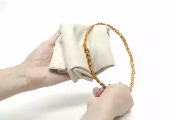 首饰脏了在家怎样清洗,首饰脏了怎么来清洗