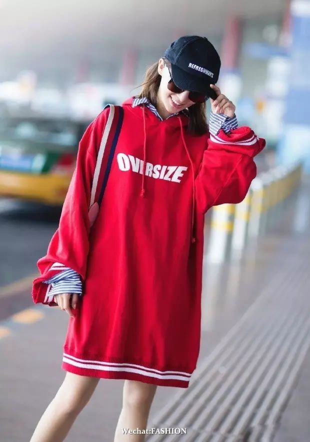 秋款卫衣女装搭配,早秋女装潮牌卫衣搭配什么裤子