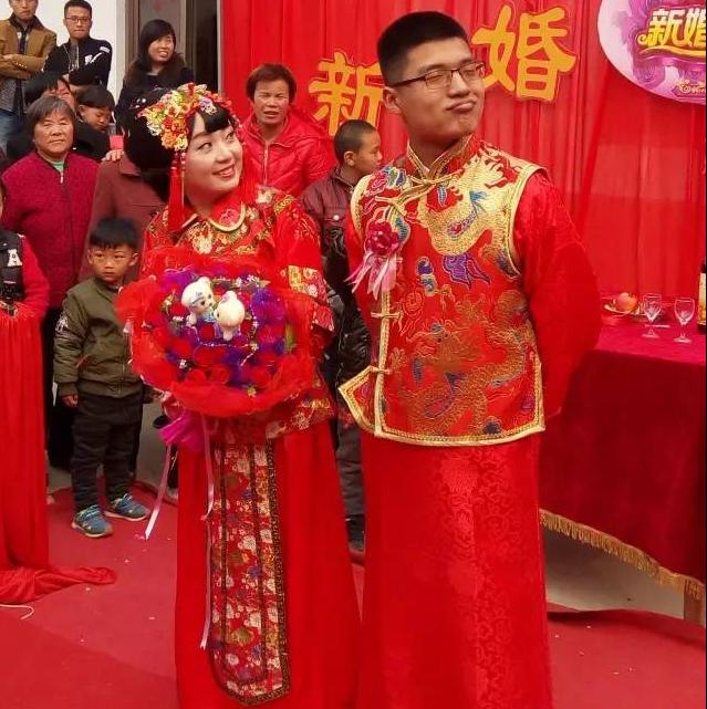 东阿小伙结婚,淮南小伙骑自行车接亲