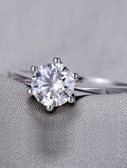 选钻石的几个指标,选钻石就要挑大的