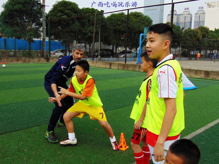 菲戈足球培训,菲戈和c罗训练照