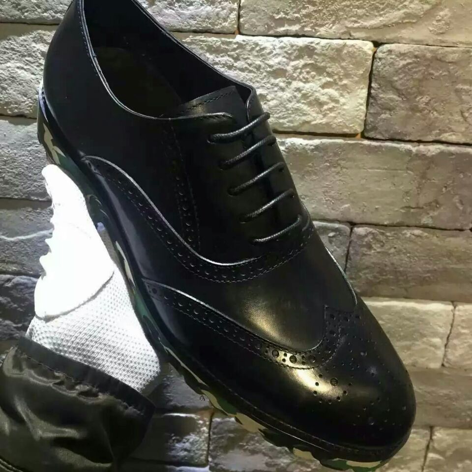 prada衣服新款主推系列 (prada中古款跟专柜款白标一样吗)