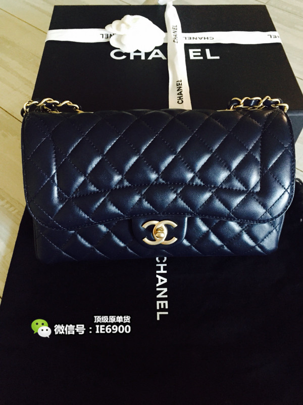 年入百万美女主播欧洲疯狂购买大牌包包，看完觉得她有钱好任性!