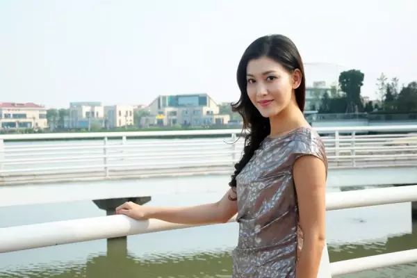 她为父还债!因《云海玉弓缘》走红,曾因拒绝*规则潜**被雪藏