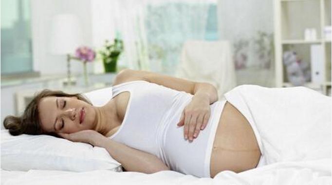 怀孕睡觉翻身疼怎么缓解,孕妇睡觉翻身肚子抽筋一样疼