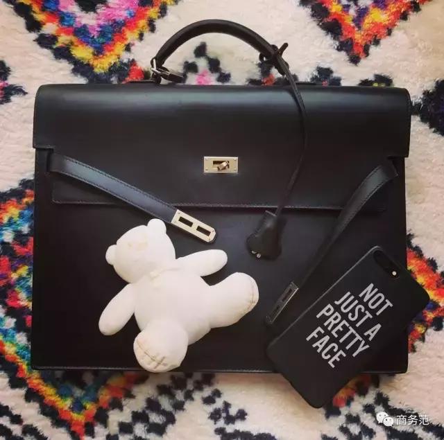 我翻了13个男人的包包，金牛座的男人最爱买买买？