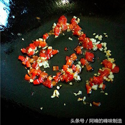 双椒茄子的做法,开胃下饭的家常菜圆茄子