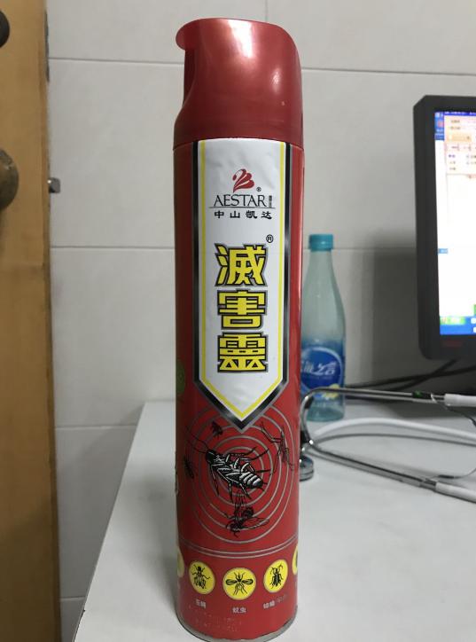 国庆旅游归来，母女惹上虱子；到理发店抓虫，他们竟用杀虫剂！