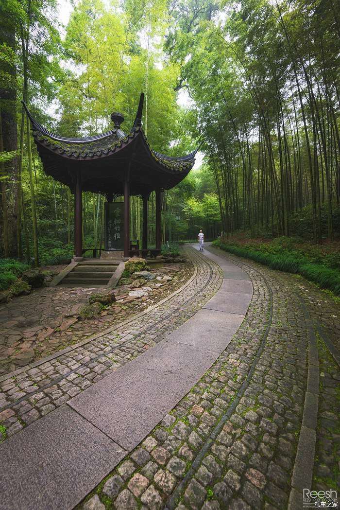 宝马X6，不谈性能如何！自驾遇上大雨还被拍成大片，颜值绝对够！