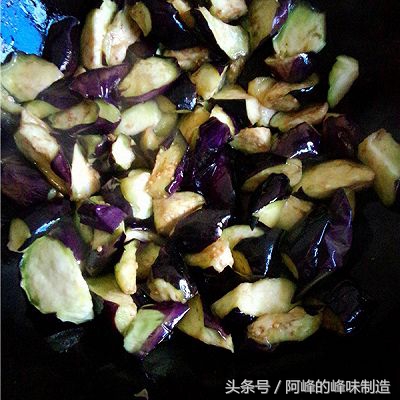 双椒茄子的做法,开胃下饭的家常菜圆茄子