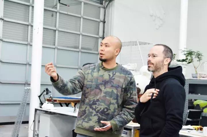 厉害了！这个把700双AJ挂起来当装饰的设计才叫牛！