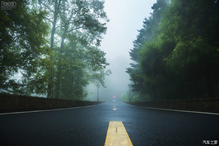 宝马X6，不谈性能如何！自驾遇上大雨还被拍成大片，颜值绝对够！