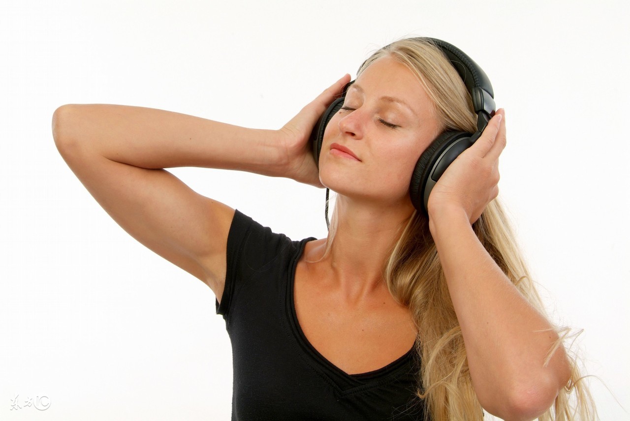 女人！你的行为举止都不要透露你的意思，更何况用语言表示呢？