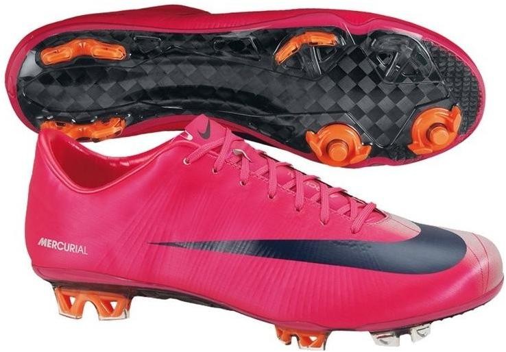 粉色足球鞋高帮全部都是粉红的,好看且实战好的足球鞋