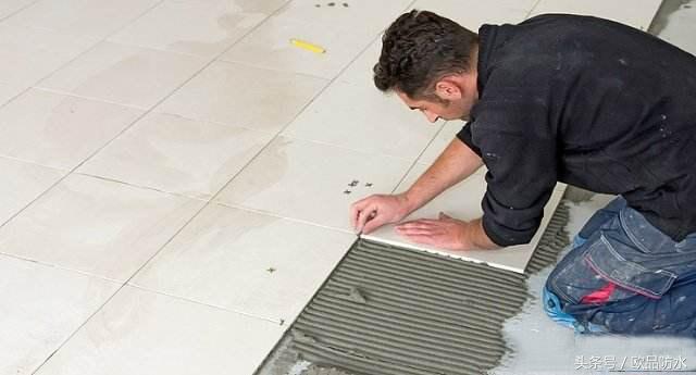 家里地面潮湿漏水怎么办,家里漏水怎么去除地板下的水