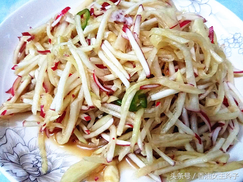 芝麻盐凉拌萝卜丝,凉拌红皮小萝卜丝