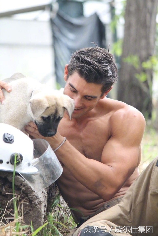 澳洲消防员公益日历图,澳大利亚消防员的日历