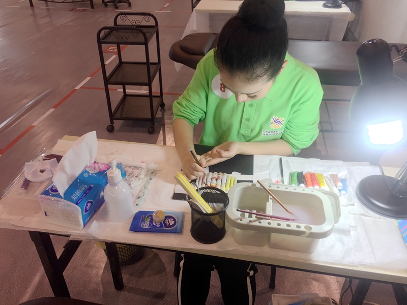 与国际接轨的美容化妆比赛是啥样的？