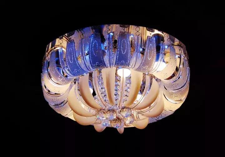 别墅客厅与众不同装修风格,一盏灯光布置解决方案