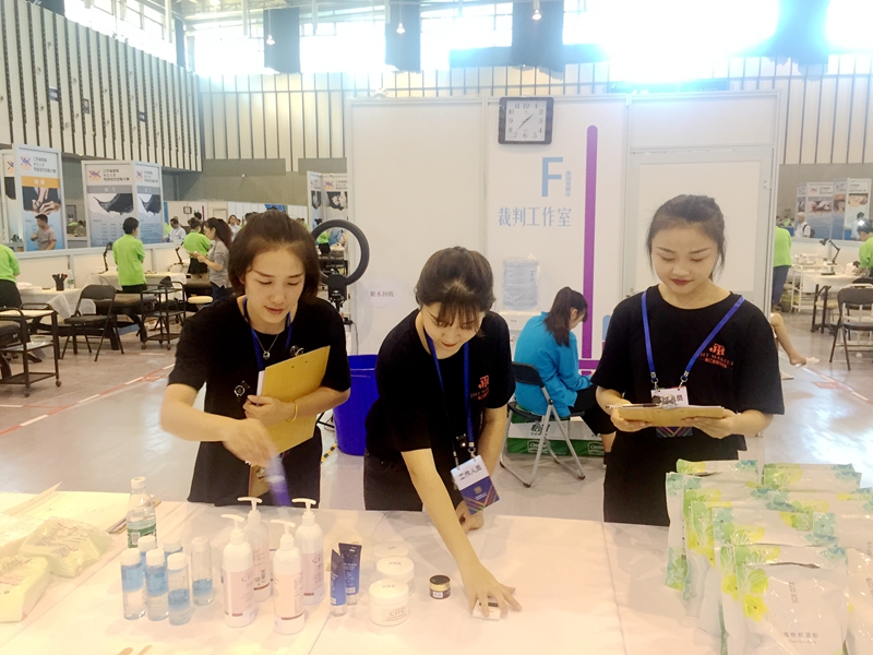 与国际接轨的美容化妆比赛是啥样的？