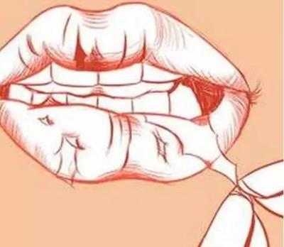 秋季嘴唇干裂怎么办小妙招,口唇干裂如何处理