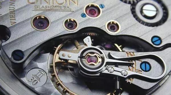 手表走不准了？可能是这个关键零件出了问题！