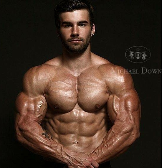 哑铃锻炼下胸肌训练动作,站姿哑铃练胸中缝肌正确的方法