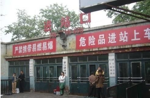 金光闪闪的右安门！