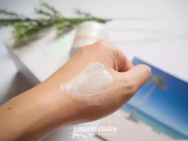 就用30块钱狂收当季爆款彩妆，“带货”女王们的梳妆台超魔性！